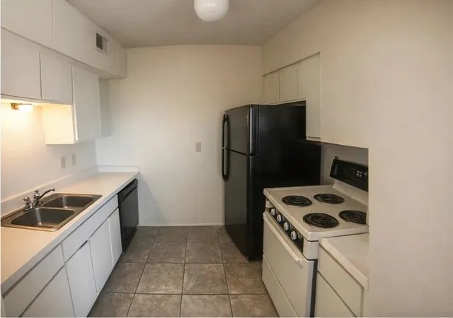 4th image of 2408 Longview St #111, Austin, TX 78705 | MLS# 9615151