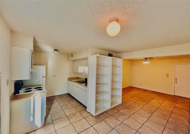 4th image of 2408 Longview St #110, Austin, TX 78705 | MLS# 3600533