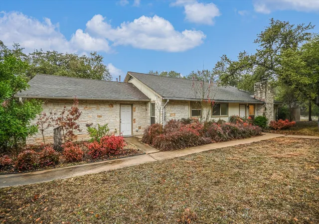 2nd image of 3207 Eanes Cir, Austin, TX 78746 | MLS# 8397502