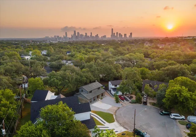 3rd image of 3202 Overcup Oak Dr, Austin, TX 78704 | MLS# 8063613