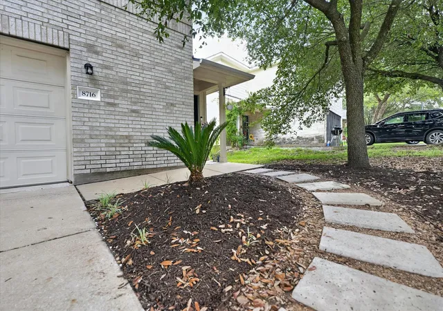 Photo 3 of Single family home for sale at 8716 Davis Oaks Trl, Austin, TX 78748 | MLS# 3344179 | Listing updated on 2026-08-09