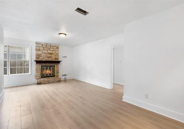 4th image of 1010 Bird Creek Dr, Austin, TX 78758 | MLS# 4838605