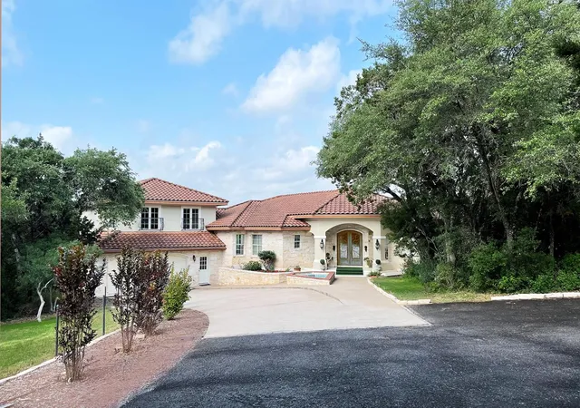 Photo 2 of Single family home for sale at 25400 River Rd, Spicewood, TX 78669 | MLS# 5630919 | Listing updated on 2026-08-20