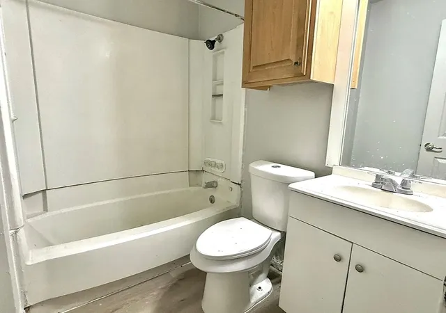 Listing Photo 2 - Condo for sale in building located at 302 Hedgewood Dr, Georgetown, TX 78628 - Unit #