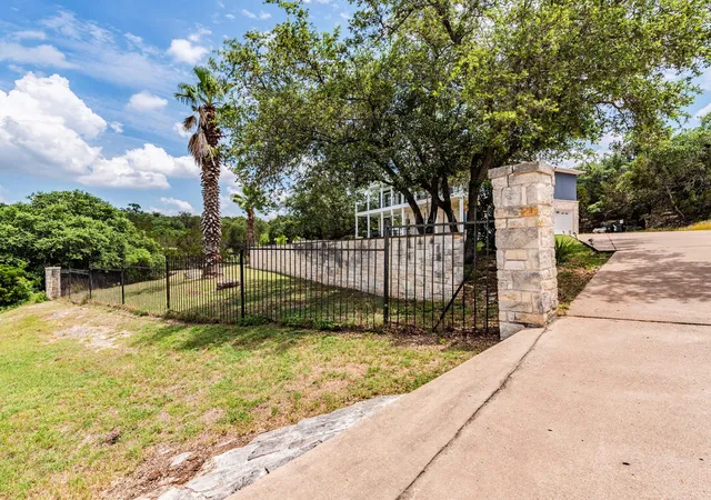 Photo 2 of Single family home for sale at 22401 Briarview Dr, Spicewood, TX 78669 | MLS# 4860095 | Listing updated on 2026-09-16