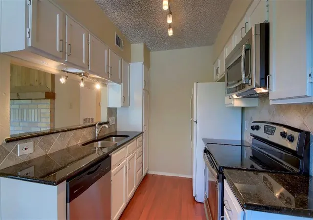 2nd image of 908 Poplar St #203, Austin, TX 78705 | MLS# 1140167