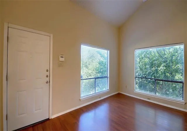 4th image of 908 Poplar St #203, Austin, TX 78705 | MLS# 1140167