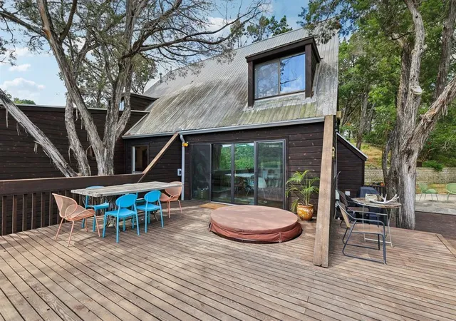 3rd image of 1002 Jousting Pl, Austin, TX 78746 | MLS# 1131018