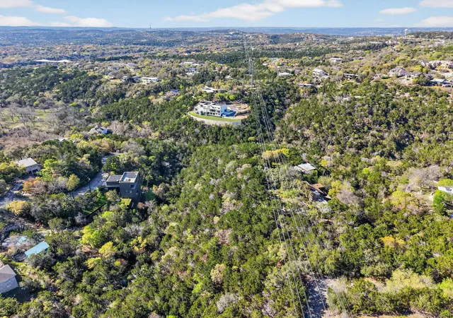 3rd image of 1 Jousting Pl, Austin, TX 78746 | MLS# 9863605