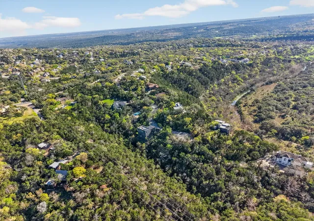 4th image of 1 Jousting Pl, Austin, TX 78746 | MLS# 9863605