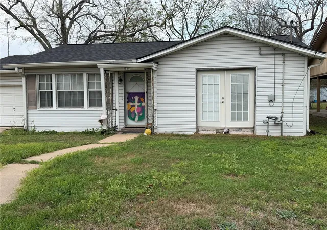 Homes for sale in Giddings, TX | 531 E Houston St, Giddings, TX 78942 | MLS# 7387386