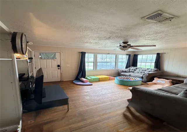 Homes for sale in Giddings, TX | 531 E Houston St, Giddings, TX 78942 | MLS# 7387386