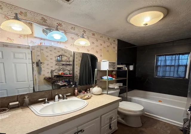 Homes for sale in Giddings, TX | 531 E Houston St, Giddings, TX 78942 | MLS# 7387386