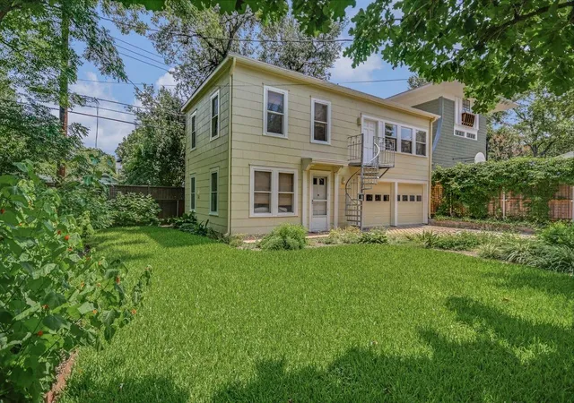 3rd image of 204 W 32Nd St, Austin, TX 78705 | MLS# 1924840
