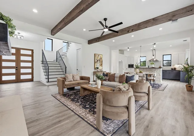 Photo 3 of Single family home for sale at 109 Rocky Summit Ct, Spicewood, TX 78669 | MLS# 2387665 | Listing updated on 2026-06-16