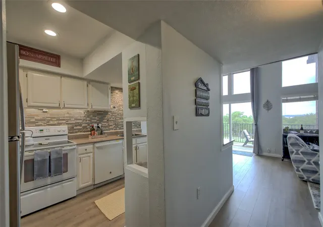 Photo 4 of Townhouse for sale at 549 Demarett Dr, Lago Vista, TX 78645 | MLS# 4054152 | Listing updated on 2026-09-25