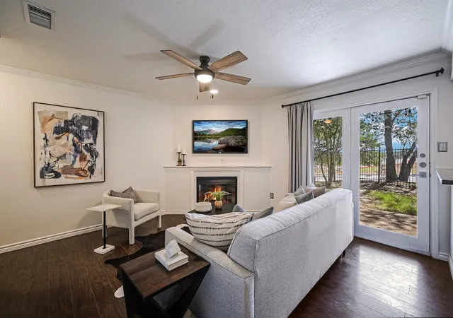 Listing Photo 2 - Condo for sale in building located at 3840 Far W Blvd, Austin, TX 78731 - Unit #101