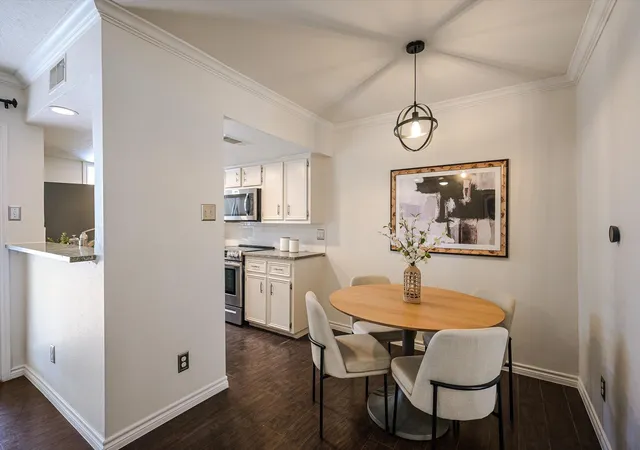 Listing Photo 4 - Condo for sale in building located at 3840 Far W Blvd, Austin, TX 78731 - Unit #101