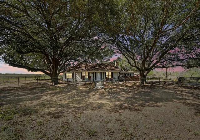 Photo 3 of Farm at 11739 County Rd 401, Stockdale, TX 78160 | MLS# 2690717 | Sold