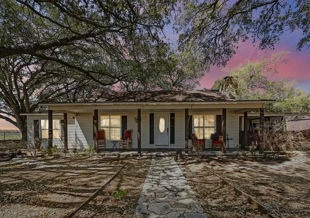 Photo 4 of Farm at 11739 County Rd 401, Stockdale, TX 78160 | MLS# 2690717 | Sold