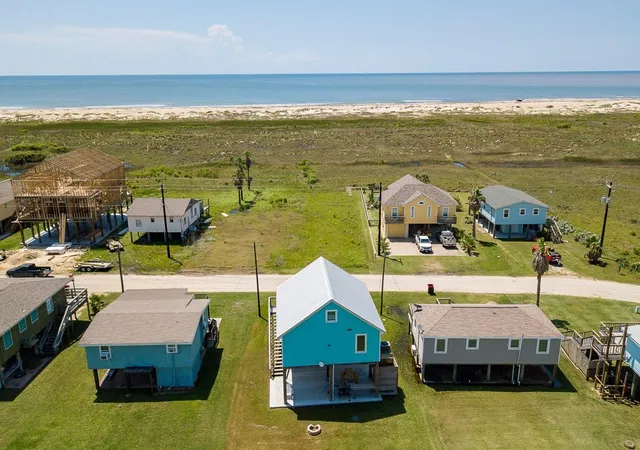 2nd image of 119 Beach Front Dr, Matagorda, TX 77457 | MLS# 8262783