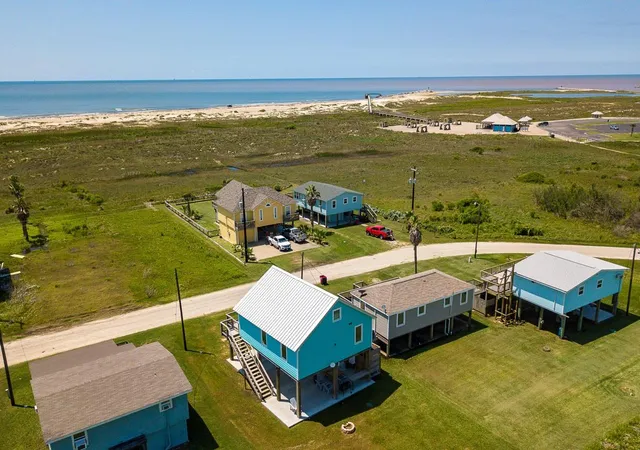 4th image of 119 Beach Front Dr, Matagorda, TX 77457 | MLS# 8262783