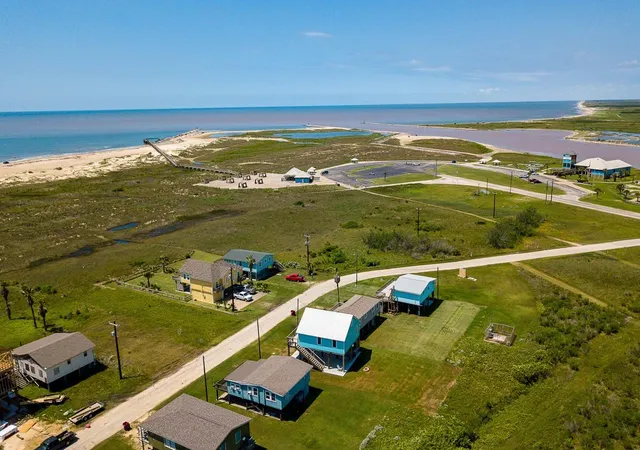 5th image of 119 Beach Front Dr, Matagorda, TX 77457 | MLS# 8262783