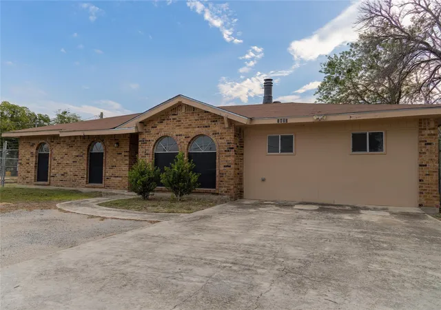 Photo 2 of Single family home for sale at 1430 State Hwy 46 S, New Braunfels, TX 78130 | MLS# 2251794 | Listing updated on 2026-09-22
