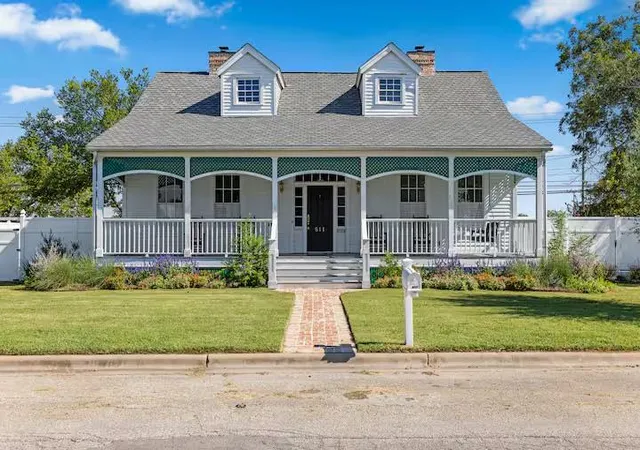 Homes for sale in Giddings, TX | 811 E Hempstead St, Giddings, TX 78942 | MLS# 4527861