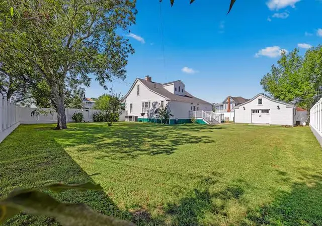 Homes for sale in Giddings, TX | 811 E Hempstead St, Giddings, TX 78942 | MLS# 4527861