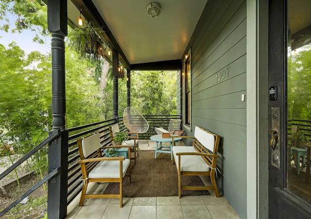 Photo 1 of Mansion for sale at 1007 E 8th Street, Austin, TX 78702 | MLS# 8369328 | Listing updated on 2026-09-09