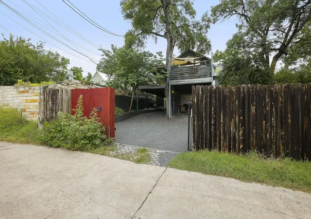 Photo 40 of Mansion for sale at 1007 E 8th Street, Austin, TX 78702 | MLS# 8369328 | Listing updated on 2026-09-09