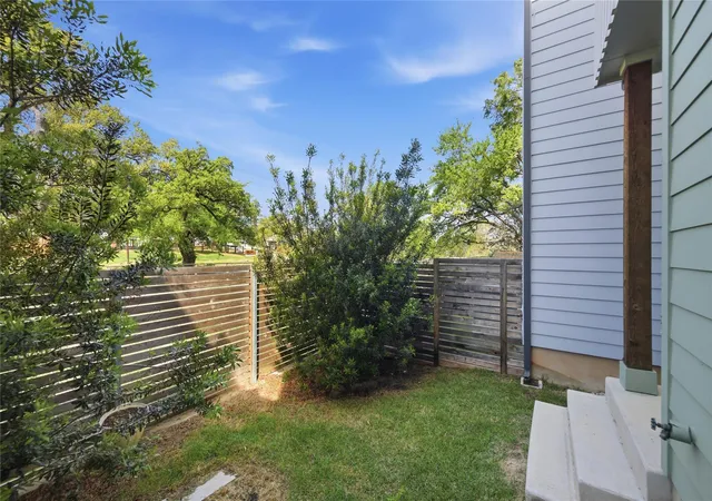 2nd image of 814 N Blf Dr, Austin, TX 78745