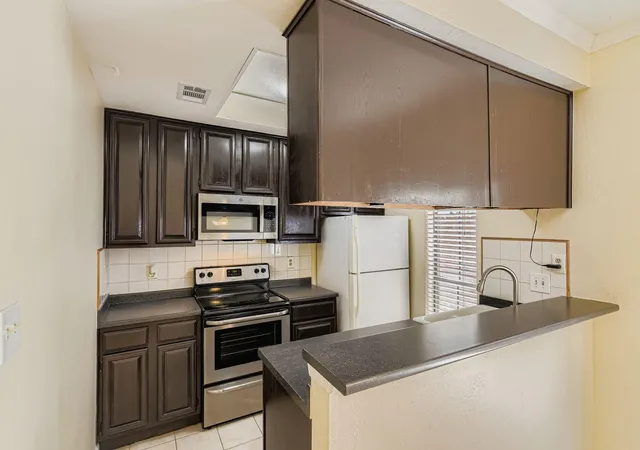 3rd image of 708 Graham Pl, Austin, TX 78705