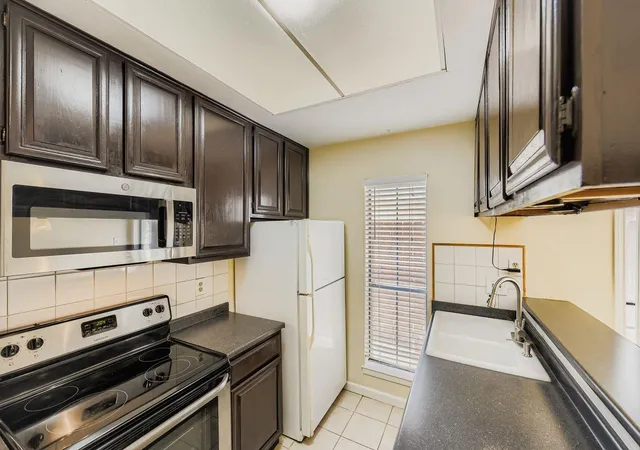 4th image of 708 Graham Pl, Austin, TX 78705