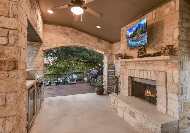 Photo 4 of Single family home for sale at 300 Wesley Ridge Dr, Spicewood, TX 78669 | MLS# 8724468 | Listing updated on 2026-08-31