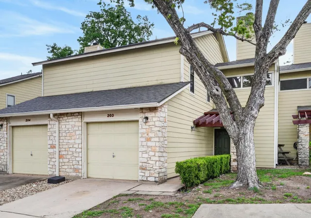 2nd image of 512 Eberhart Ln #203, Austin, TX 78745 | MLS# 8215542