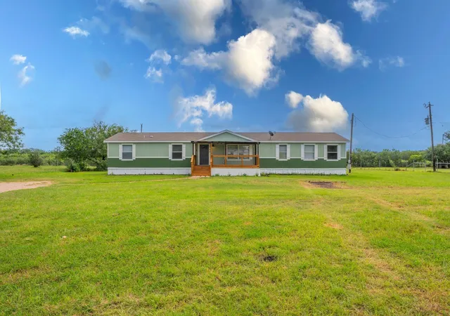 Photo 3 of Sale Pending at 160 Indian Trl, Lockhart, TX 78644 | MLS# 4341114 | Listing updated on 2026-09-19