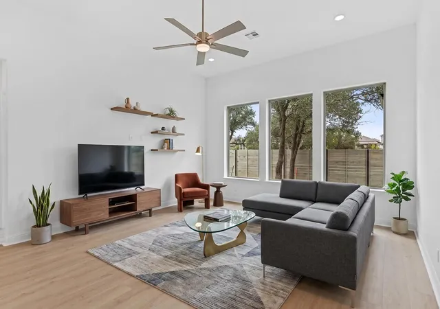 Photo 4 of Sale Pending at 712 High Summit Dr, Georgetown, TX 78628 | MLS# 1684870 | Listing updated on 2026-10-08