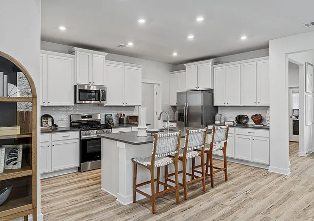 Photo 3 of Sale Pending at 104 Bloomington Loop, Hutto, TX 78634 | MLS# 6370412 | Listing updated on 2026-08-27