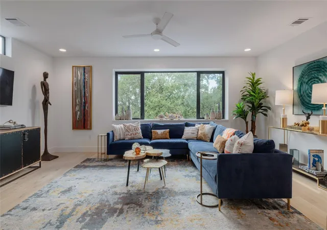 2nd image of 3406 E 17th St #5, Austin, TX 78721 | MLS# 6990834