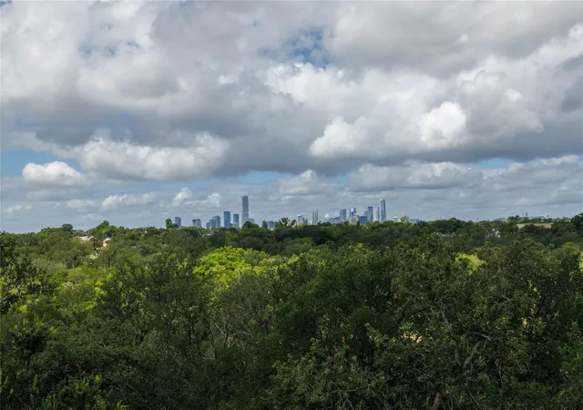 2nd image of 3406 E 17Th St, Austin, TX 78721