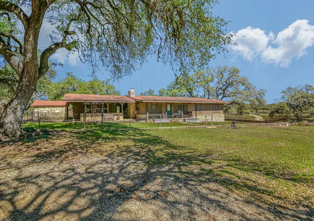 Photo 1 of Single family home for sale at 5421 Purgatory Rd, New Braunfels, TX 78132 | MLS# 1711177 | Listing updated on 2026-04-03