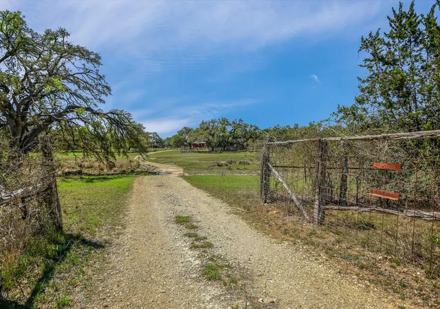 Photo 2 of Single family home for sale at 5421 Purgatory Rd, New Braunfels, TX 78132 | MLS# 1711177 | Listing updated on 2026-04-03