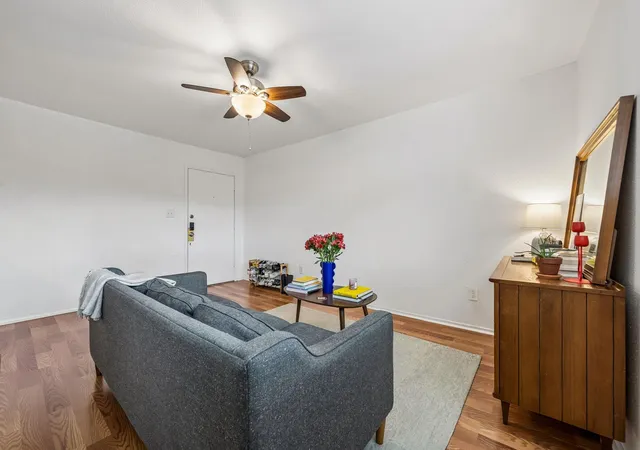 Listing Photo 5 - Condo for sale in building located at 2207 Leon St, Austin, TX 78705 - Unit #307