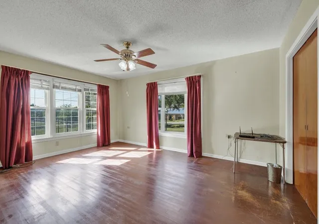 2nd image of 800 N Bishop St, San Marcos, TX 78666 | MLS# 8151464