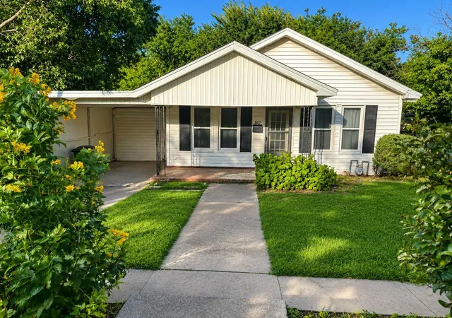 Photo 1 of Single family home for sale at 807 S Elm St, Georgetown, TX 78626 | MLS# 6431677 | Listing updated on 2026-09-30