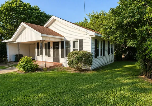 Photo 2 of Single family home for sale at 807 S Elm St, Georgetown, TX 78626 | MLS# 6431677 | Listing updated on 2026-09-30