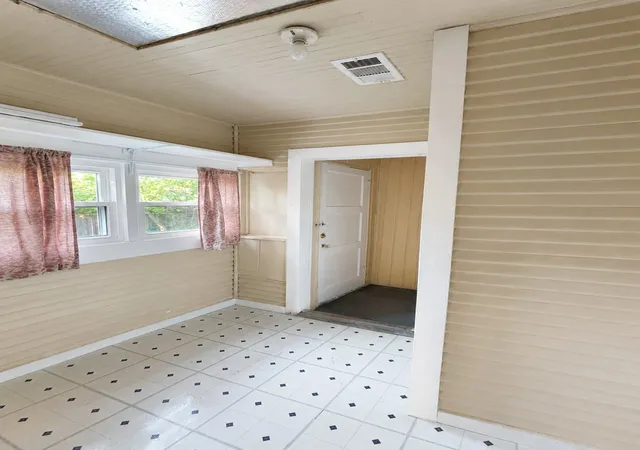 Photo 4 of Single family home for sale at 807 S Elm St, Georgetown, TX 78626 | MLS# 6431677 | Listing updated on 2026-09-30