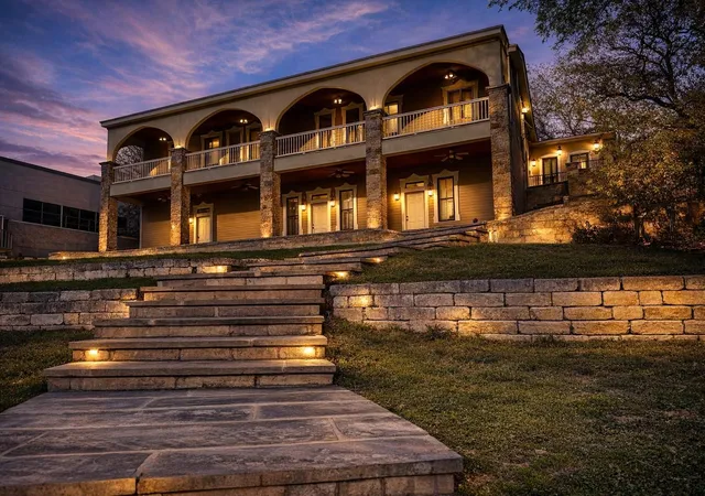 1st image of 802 Main St, Bastrop, TX 78602 | MLS# 8822331